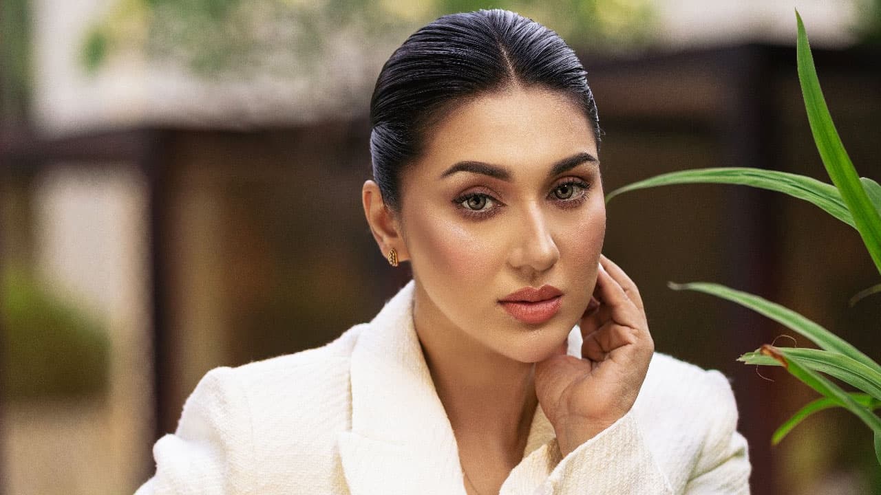 ‘দুর্বার’ নিয়ে ধোঁয়াশা, প্রেক্ষাগৃহে ফেরা হচ্ছে না অপুর