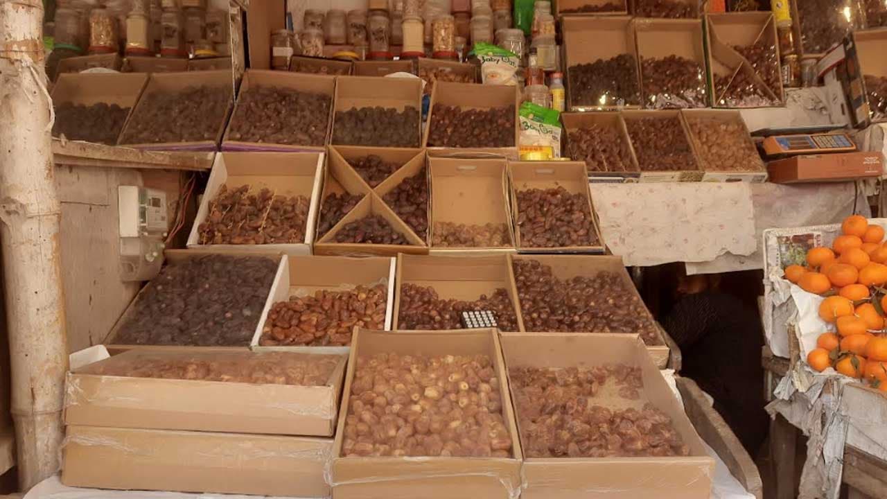 ক্রেতার চাপ কম, দাম কমেছে ‘কম দামি’ খেজুরের