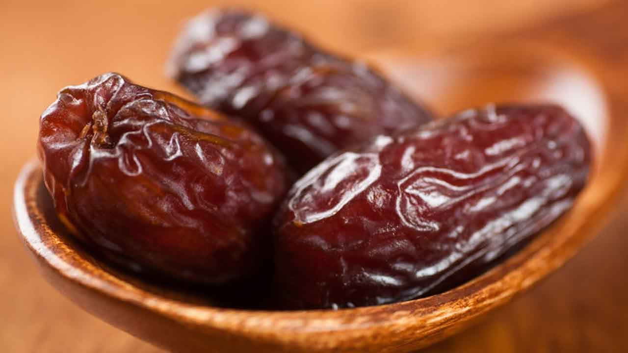 খেজুর দিয়ে ইফতার শুরু করবেন কেন?