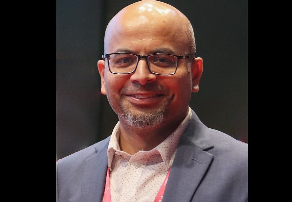 দেশ ছাড়ার খবরে ফেসবুকে ব্যাখ্যা দিলেন ফয়েজ আহমদ তৈয়্যব