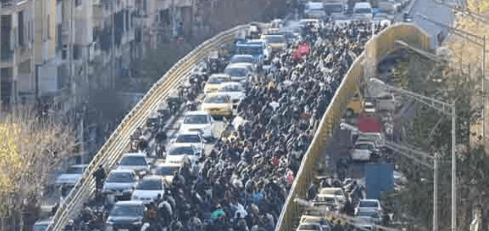 ইন্টারনেট বন্ধে বিশ্ব থেকে কার্যত বিচ্ছিন্ন ইরান, বিক্ষোভ দমনে কঠোর হুঁশিয়ারি খামেনির