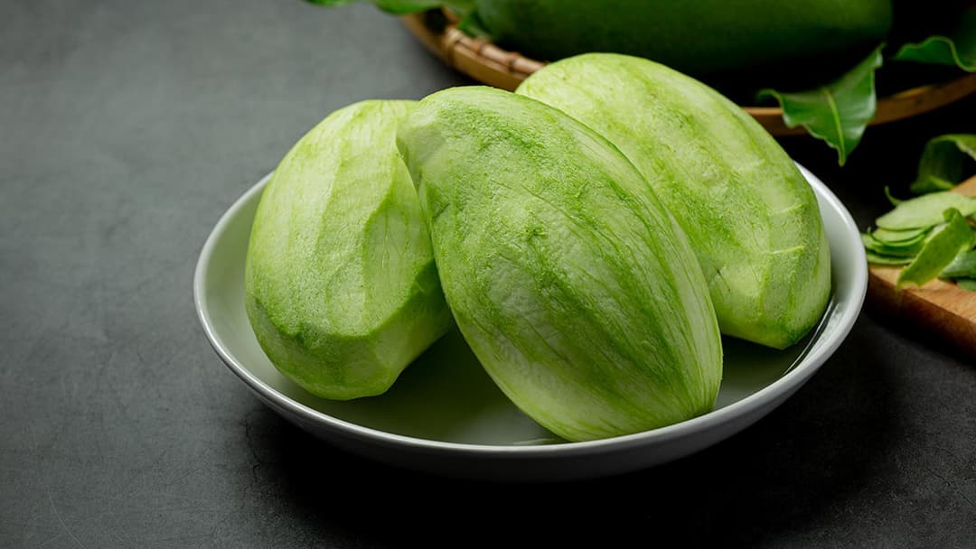 কাঁচা আম খেলে শরীরে যা ঘটে