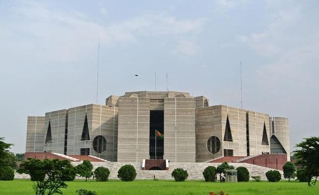 নতুন সরকারের শপথ সোমবার