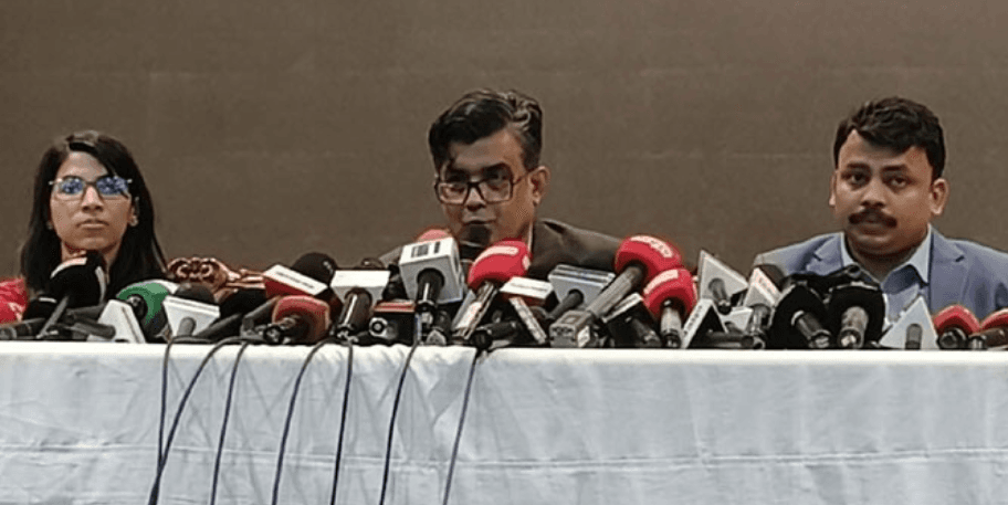 ‘পতাকাবাহী গাড়িতে শপথে যাবেন উপদেষ্টারা, ফিরবেন পতাকা ছাড়া’