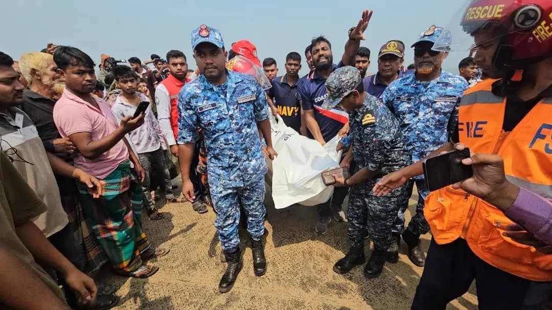 ২৬ জনের মরদেহ উদ্ধার, পদ্মাপাড়ে বাড়ছে স্বজনদের আহাজারি