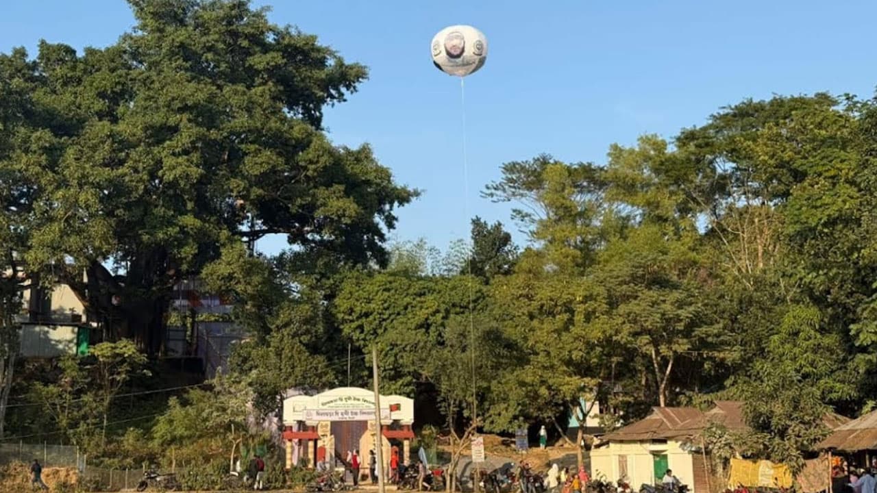 সিলেট থেকে ওড়া বেলুন নিয়ে ভারতে তোলপাড়