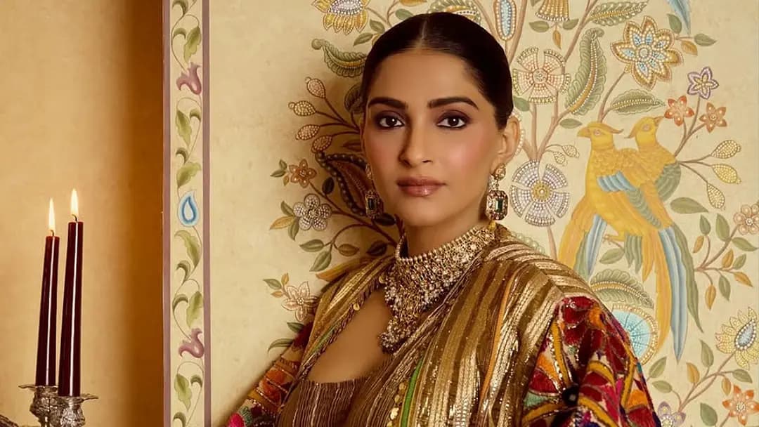 সোনমের দ্বিতীয় ছেলের ছবি প্রকাশ