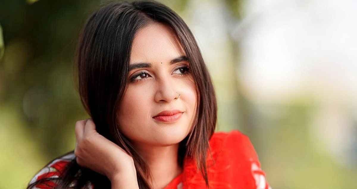 চার ঘণ্টার অস্ত্রোপচার শেষে নিবিড় পর্যবেক্ষণে তানিয়া বৃষ্টি