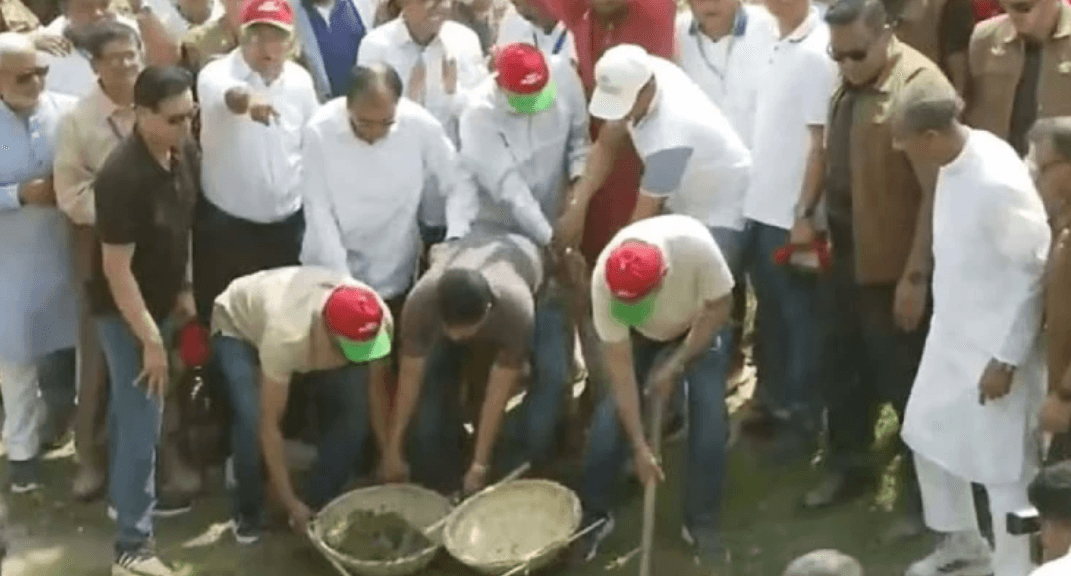 প্রধানমন্ত্রী খাল খনন কর্মসূচির উদ্বোধন করলেন