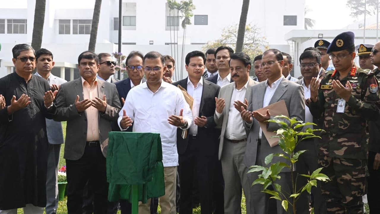 প্রথমবারের মতো তেজগাঁও প্রধানমন্ত্রীর কার্যালয়ে তারেক রহমান