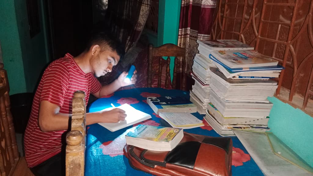 দিনের ১৬ ঘণ্টাই বিদ্যুৎ থাকছে না!