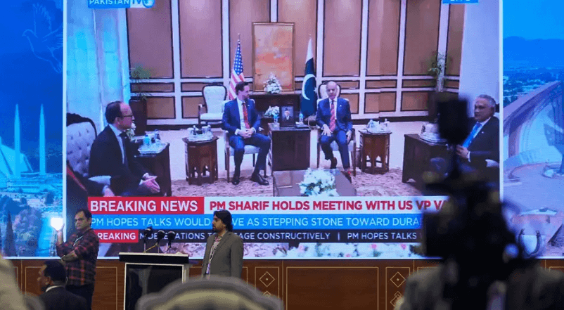 ঐতিহাসিক মুহূর্ত: সরাসরি আলোচনায় যুক্তরাষ্ট্র ও ইরান