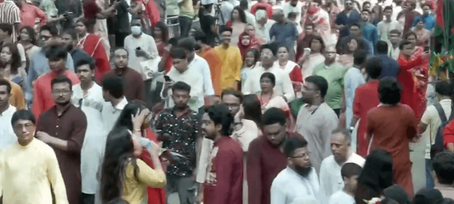 ঢাবিতে বর্ণিল আয়োজনে শুরু বৈশাখী শোভাযাত্রা