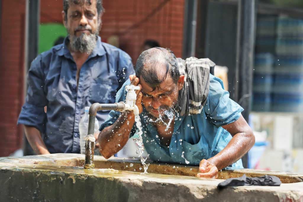 আট জেলায় বইছে তাপপ্রবাহ