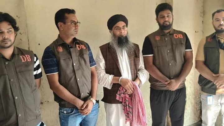 এনসিপি নেতা সালাউদ্দিন তানভীর গ্রেফতার, নেওয়া হচ্ছে বগুড়ায়