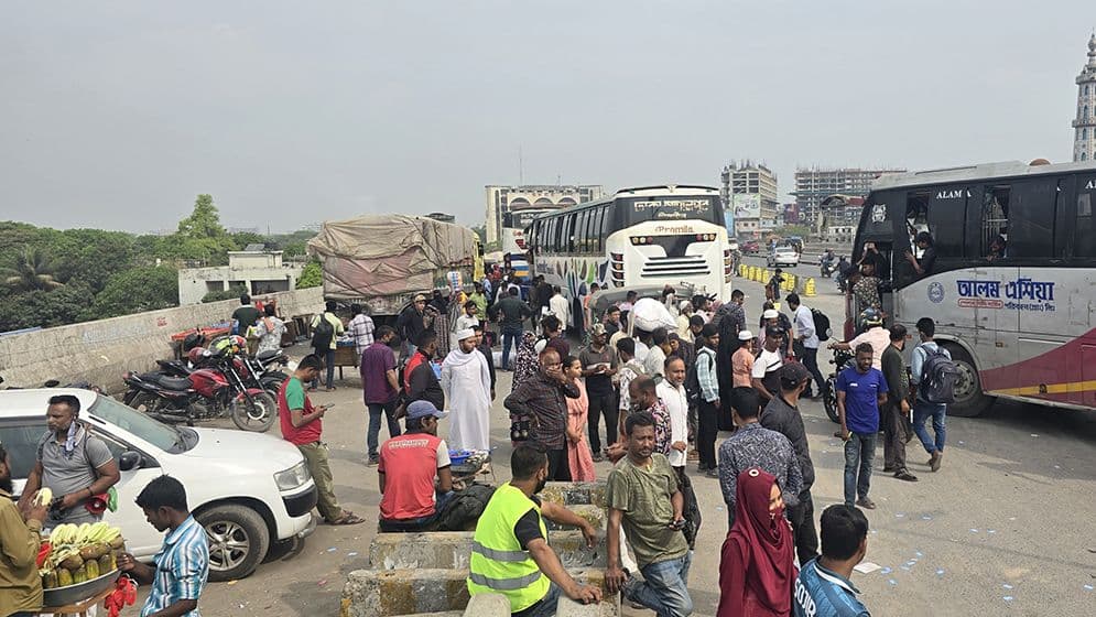 ঈদযাত্রায় মহাসড়কে বাড়ছে ঘরমুখো মানুষের চাপ