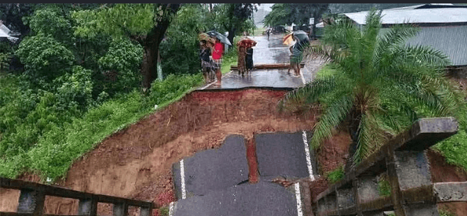 ধসে পড়েছে সেতু, বন্ধ বান্দরবান-রাঙ্গামাটি সড়ক যোগাযোগ