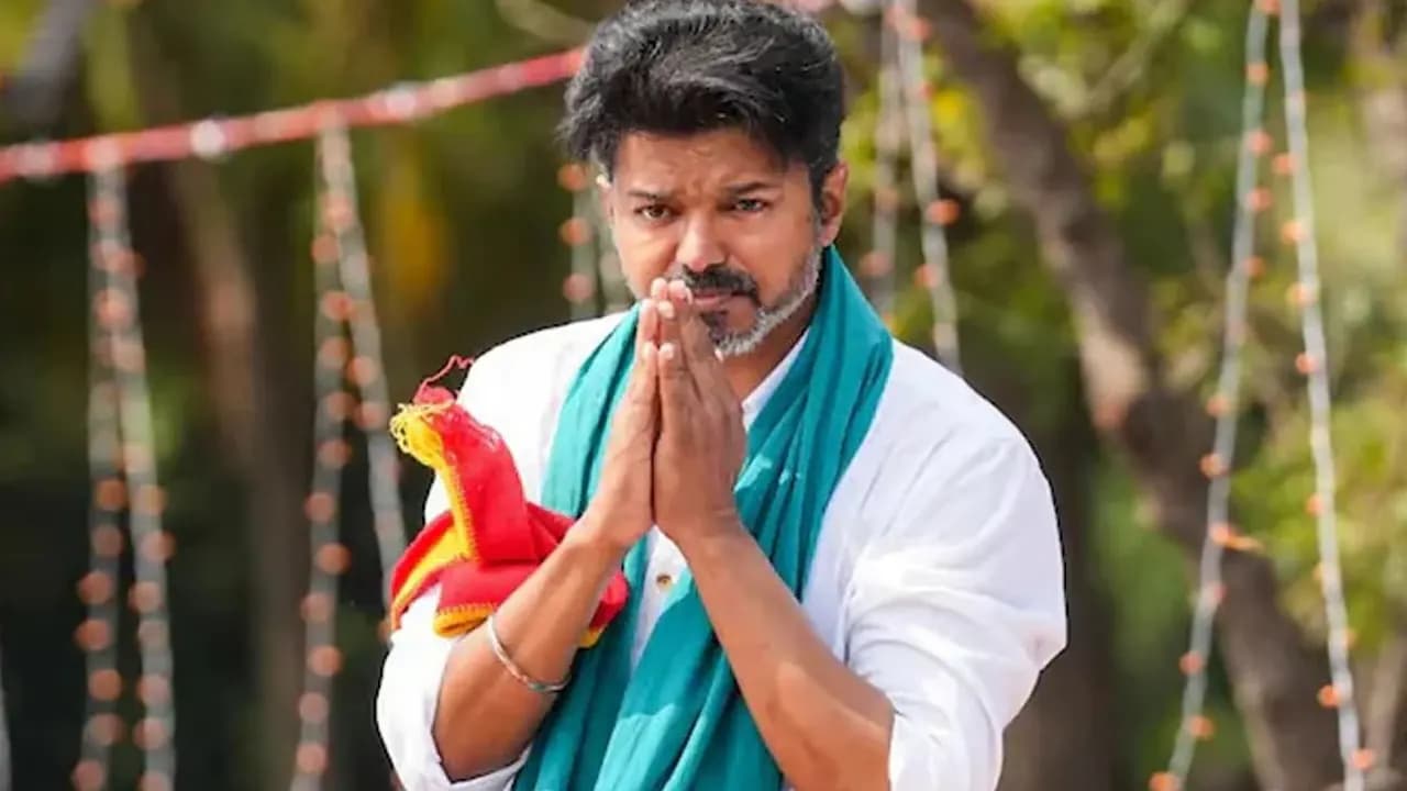 থালাপতির বাড়িতে পুলিশি নিরাপত্তা না দেখে কাঁদলেন ভক্ত