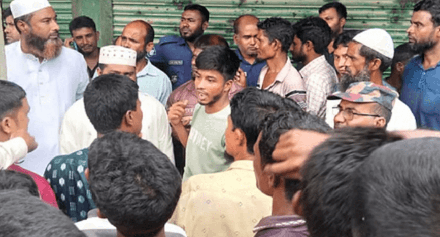 কুড়িগ্রামে সারের দাবিতে সড়ক অবরোধ, কৃষি কর্মকর্তা অবরুদ্ধ